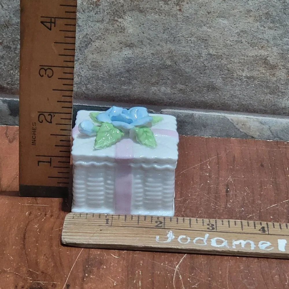 Vintage Mini Porcelain Trinket Box White Basket Weave Pattern Rose Lid